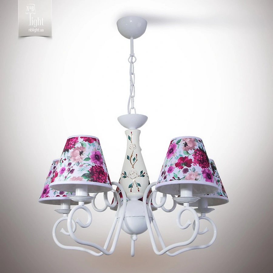 Люстра з керамічними деталями, яку виготовило сумське підприємство