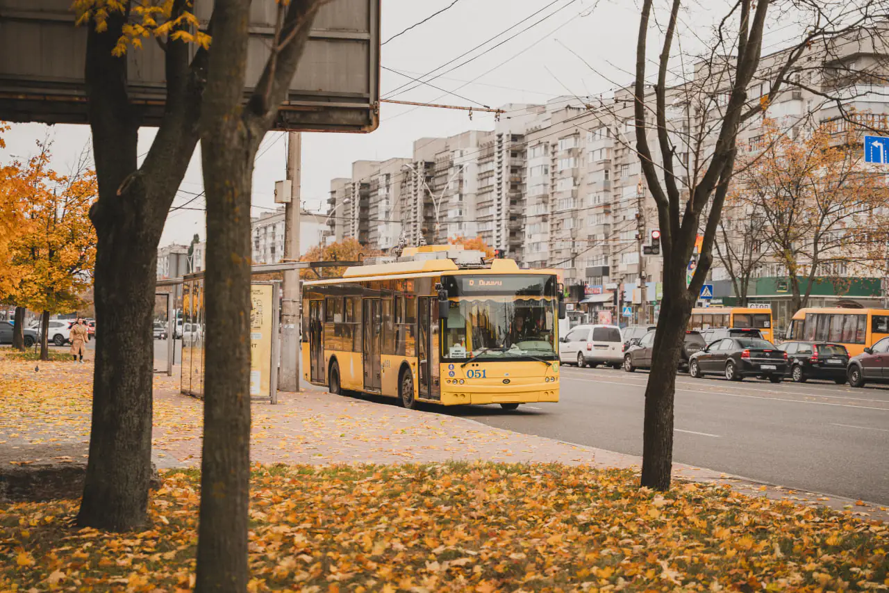 trolleybus Тролейбус біля ТРЦ Мануфактура у Сумах