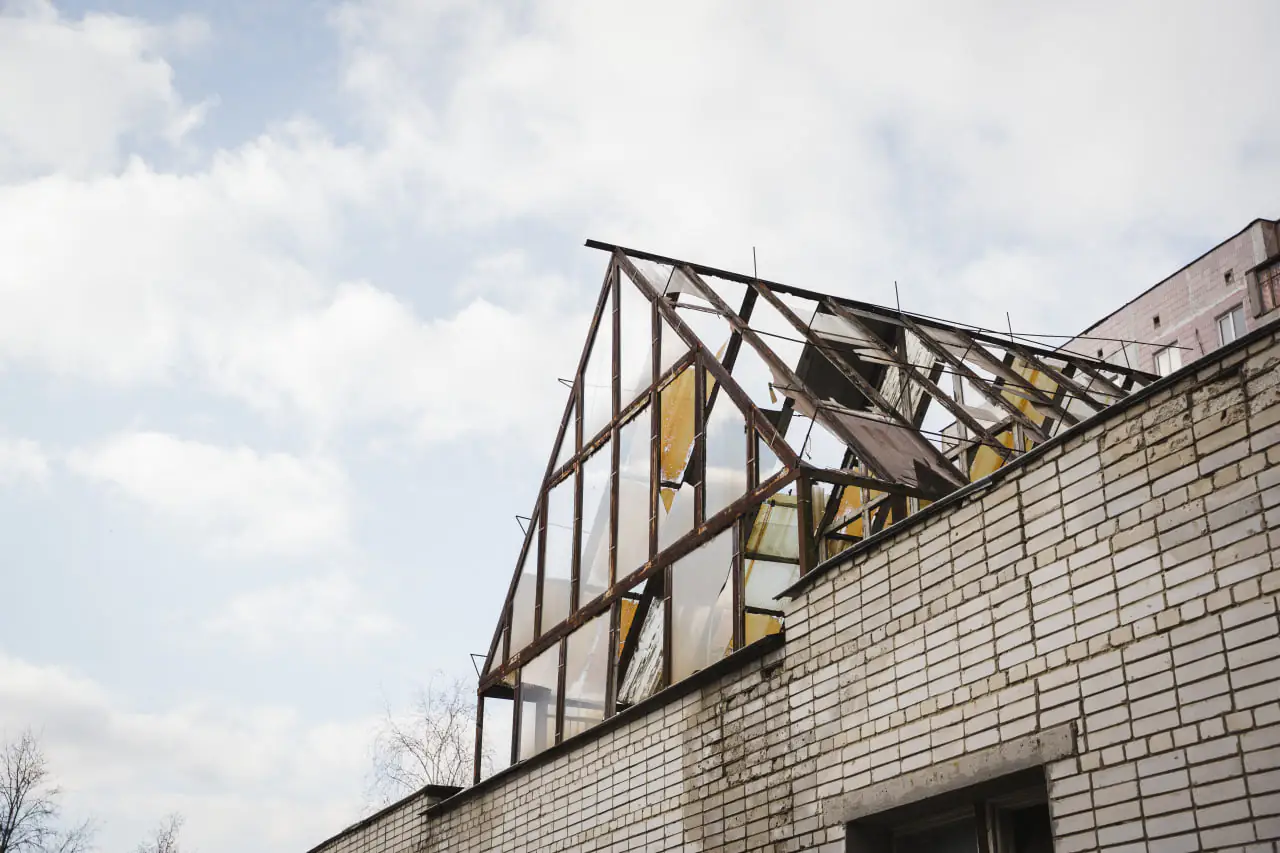 знищена теплиця пілся російського обстрілу у Сумах