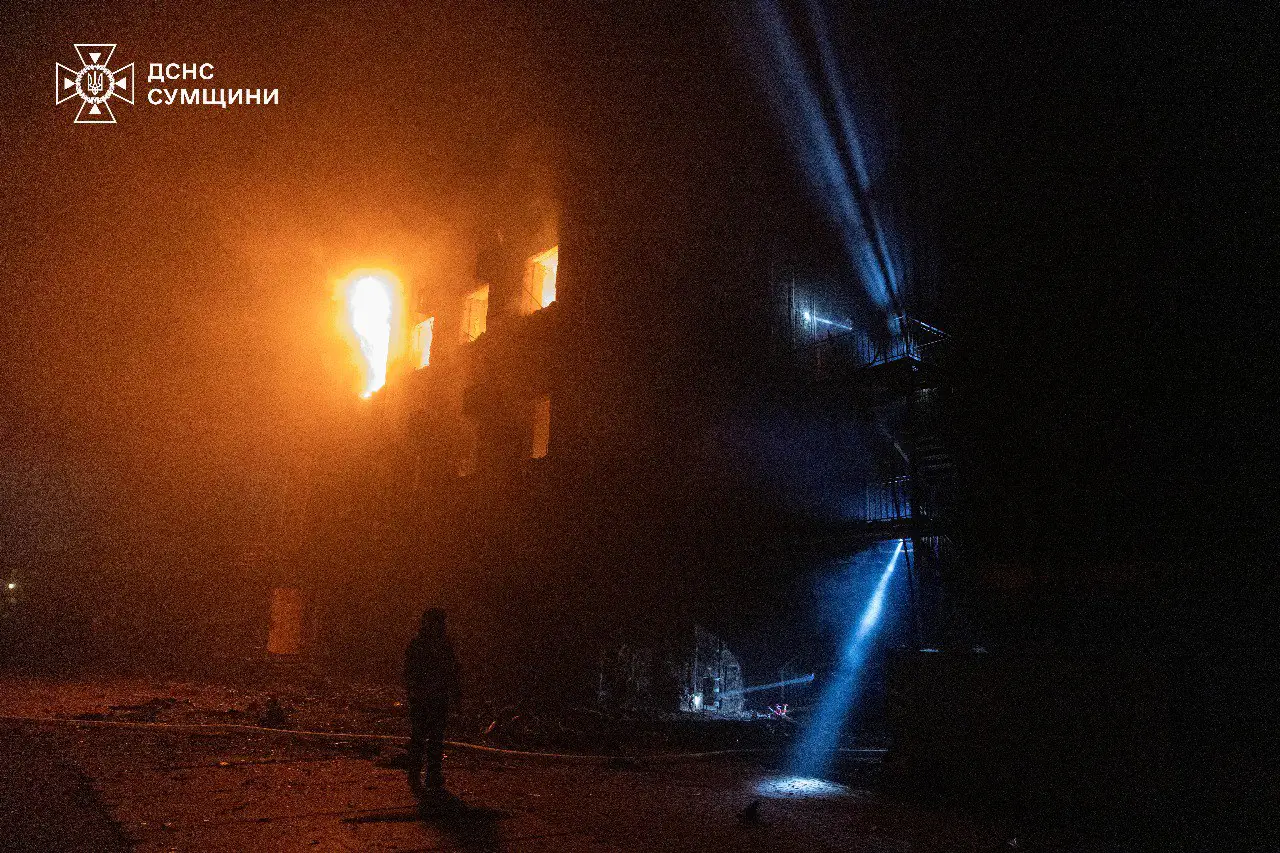 vogon sumy горить будинок після нічного обстрілу в Сумах