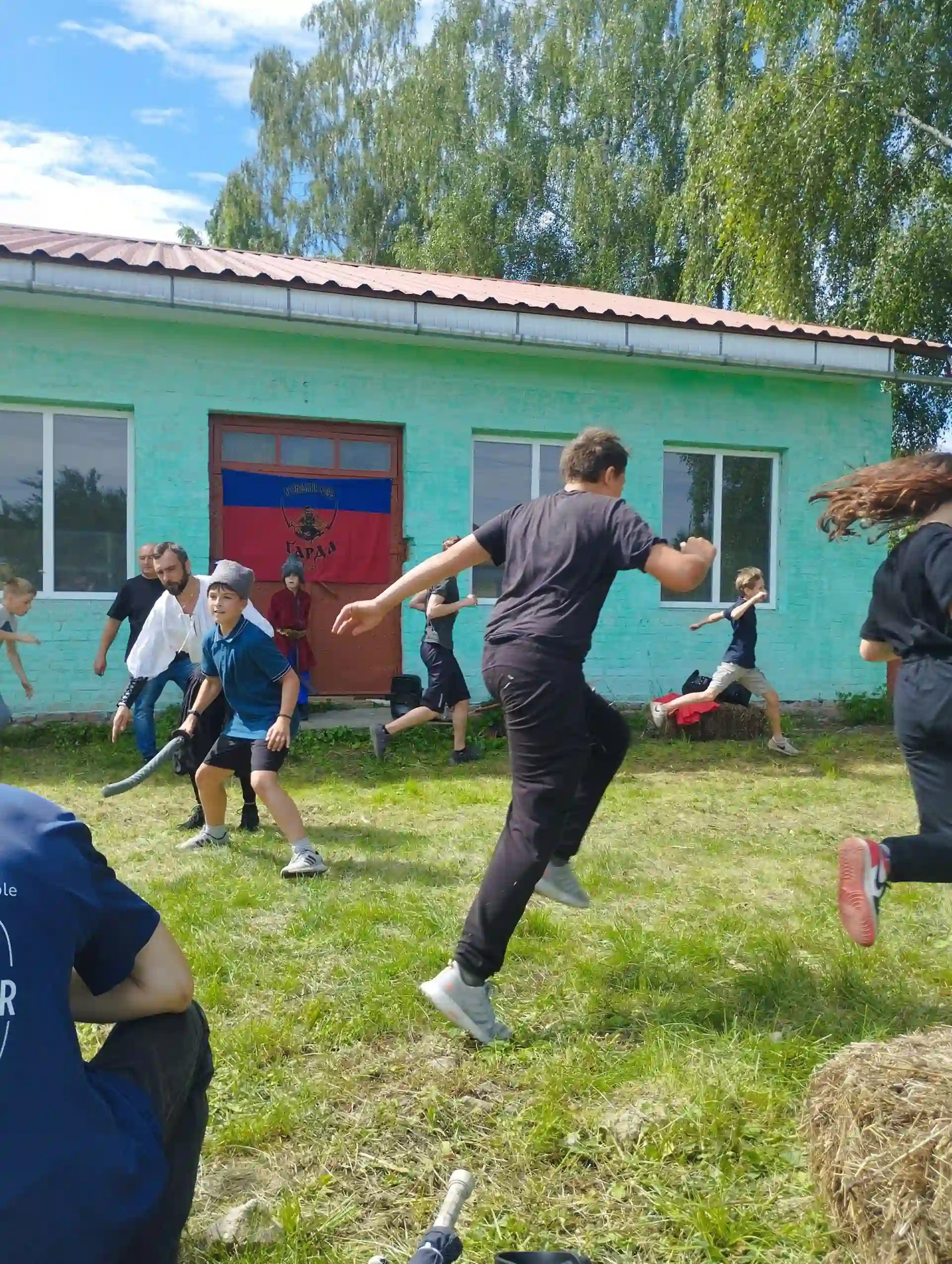 dity hrayut u narodni ihry