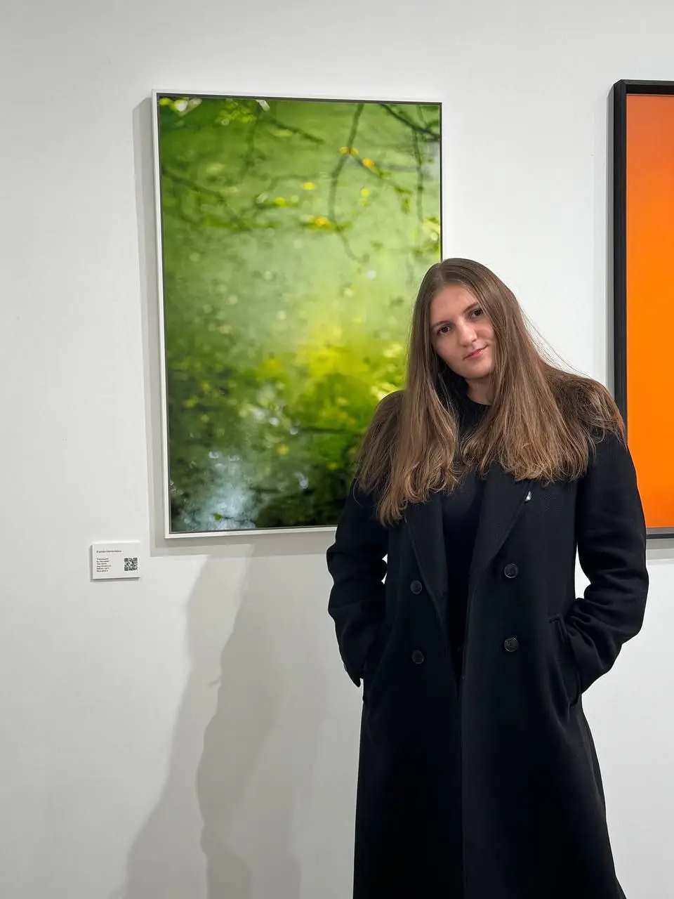 Ксенія Деменкова на виставці в Парижі  