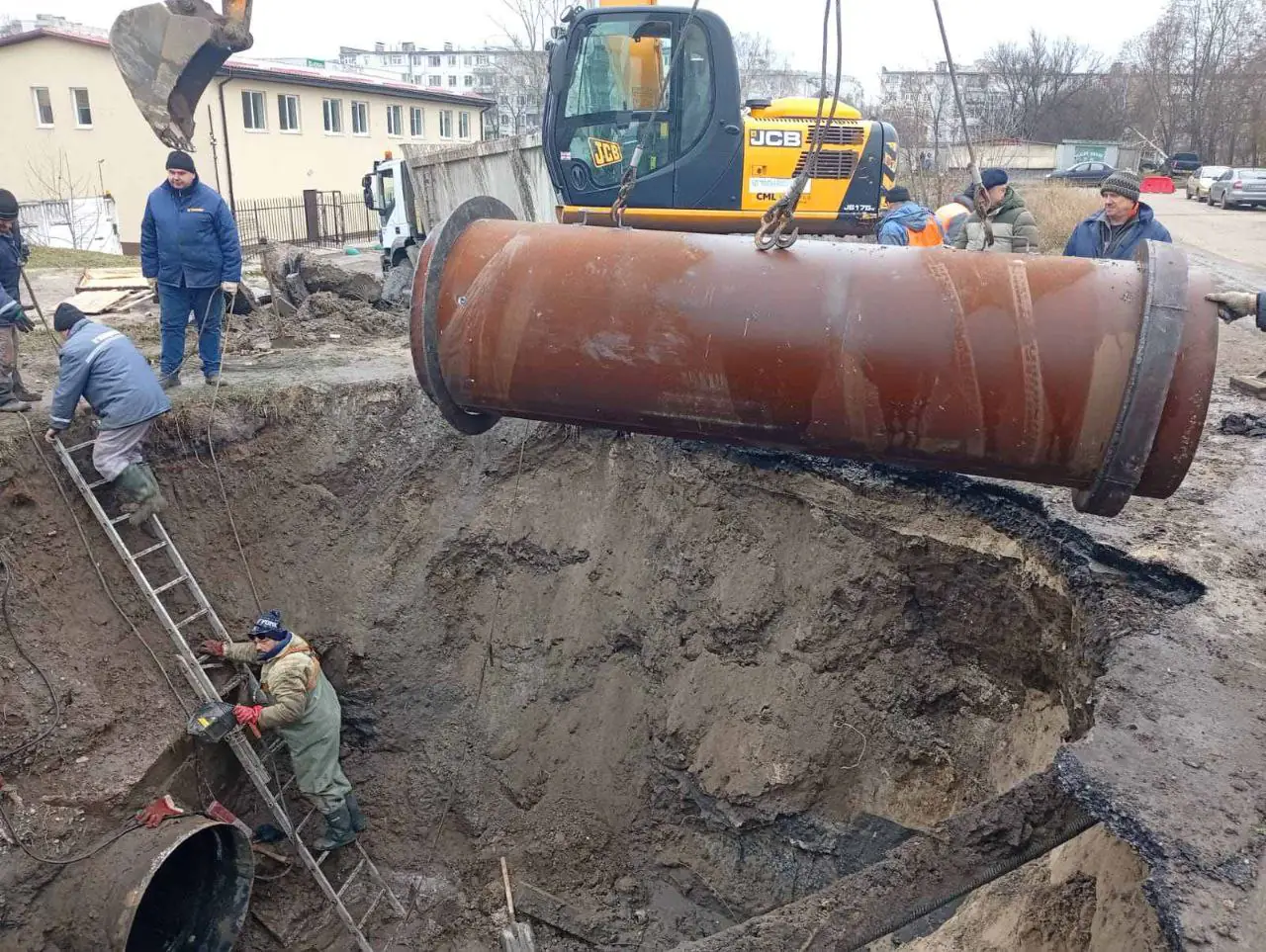 Нова труба для води в Сумах