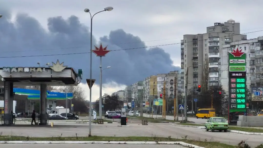 Пожежа внаслідок удару по сумському підприємству