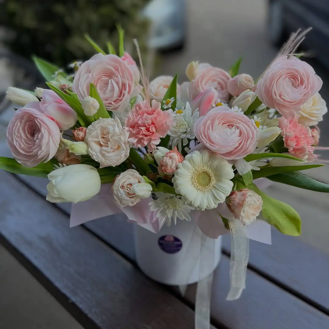 Рожевий букет з ранункулюсами