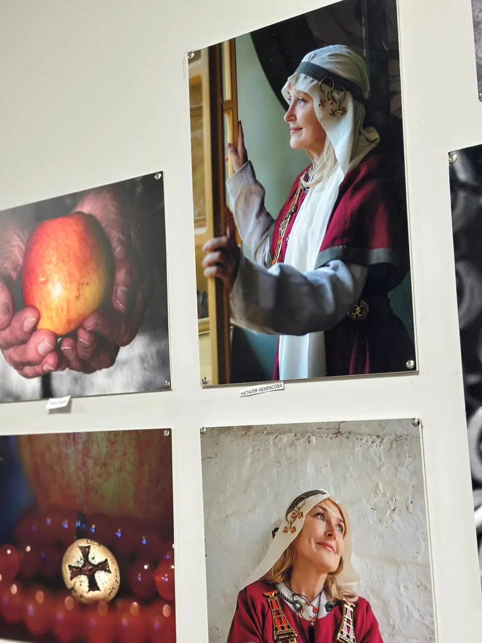 verizhica жінка у прикрасах з Верижеці на виставці в Любліні