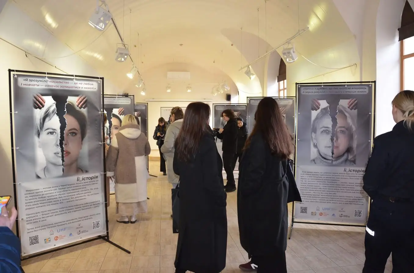 виставка проти насилля у Сумах