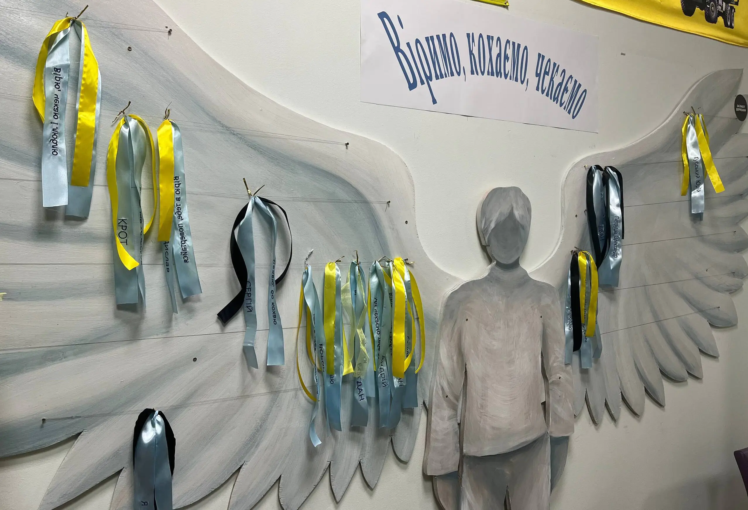 Інсталяція Крила надії в Сумах