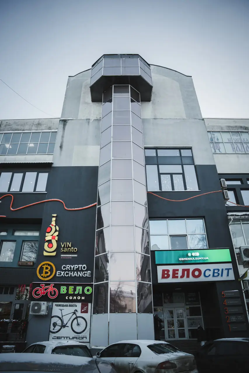 фасад і ліфт комплексу театральний