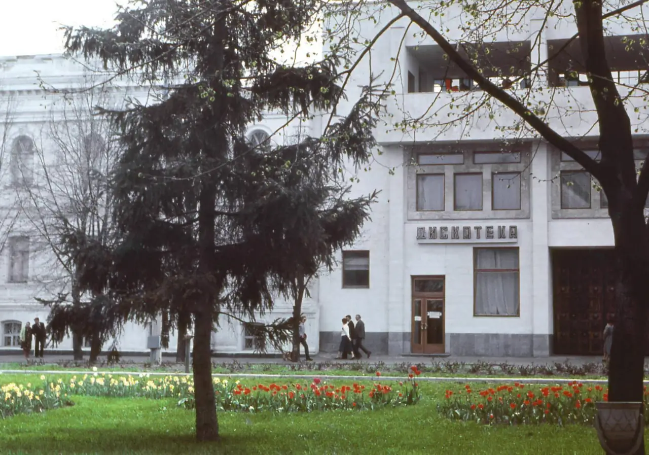 будівля комплексу Театральний у Сумах