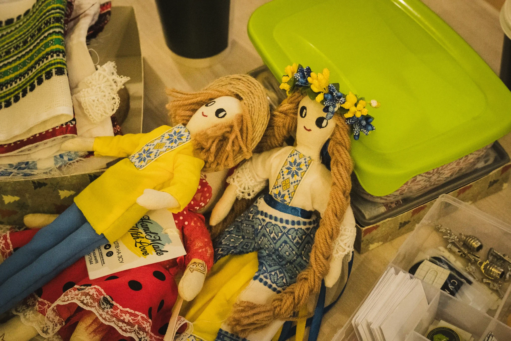 lialky tuliatsia bilia korobky