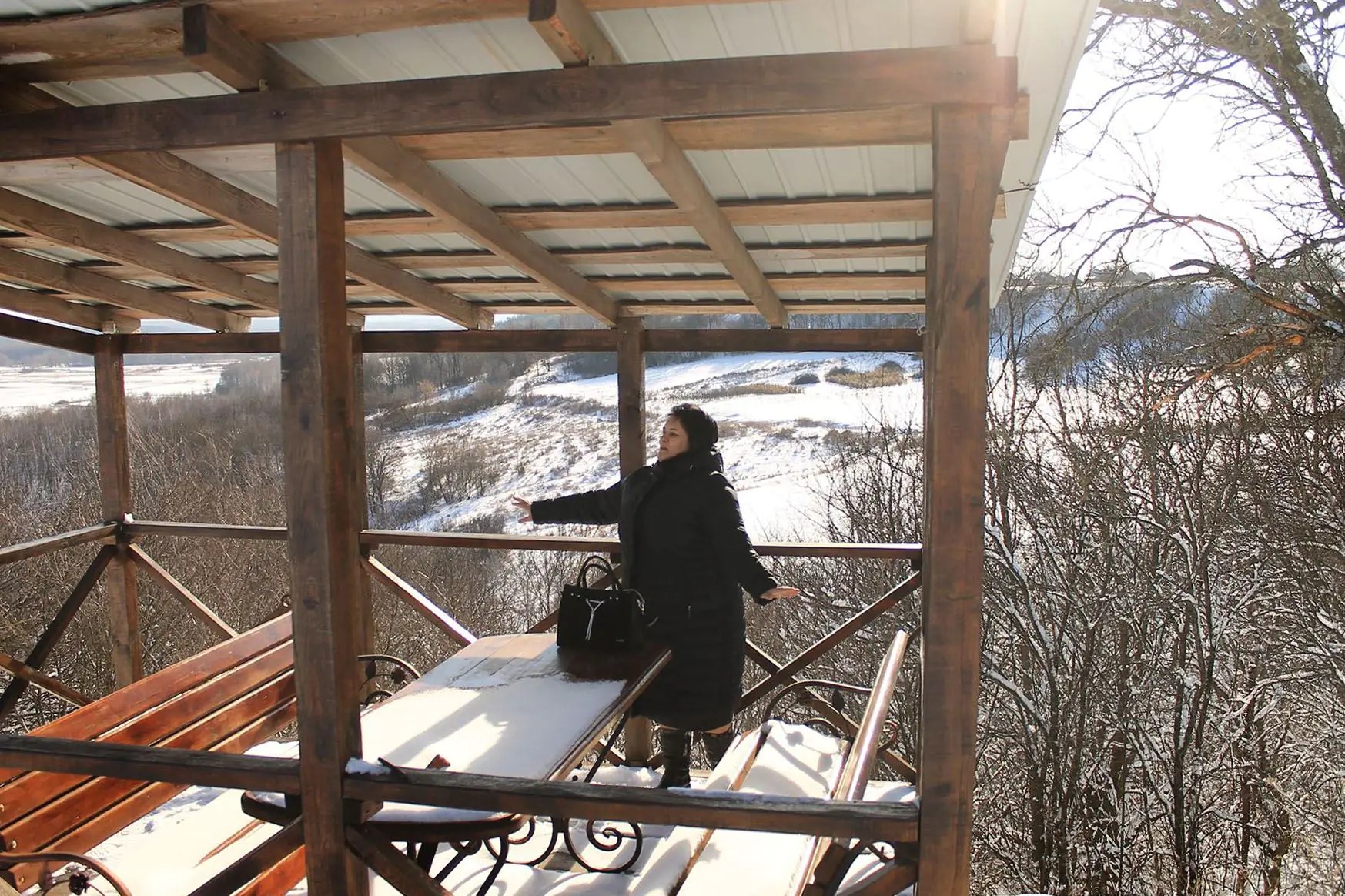 oksana moroz bіlya svoho budynku oksana moroz bіlya svoho budynku