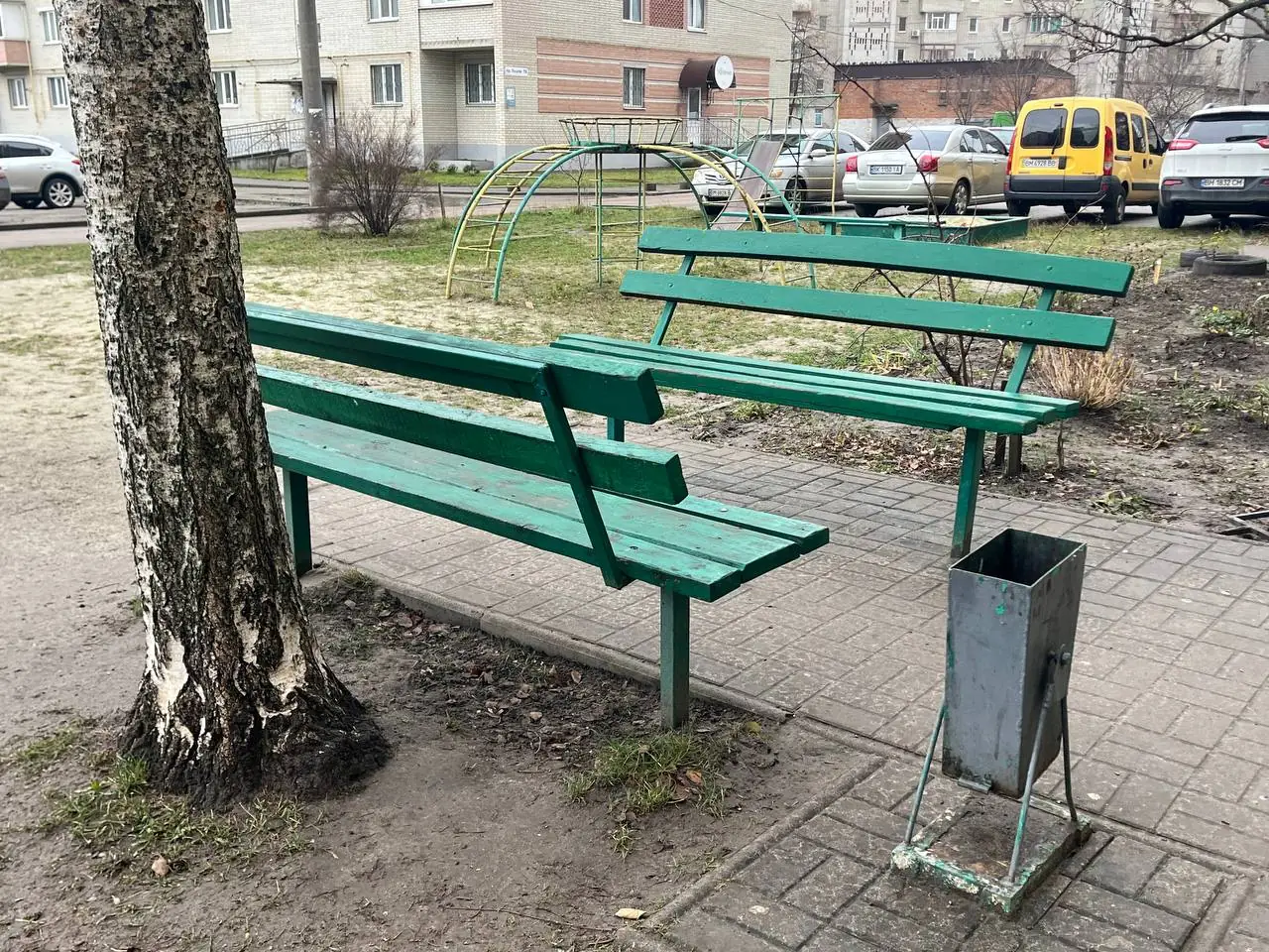 pidlitky v Sumakh rozkazaly pro strilianynu 2 Двір багатоквартирного будинку, де сталася стрілянина в Сумах