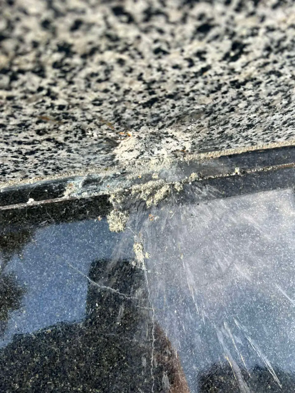 poshkodzhennya pamyatnykiv viyskovikh sumy пошкодження пам'ятника військового росіянами