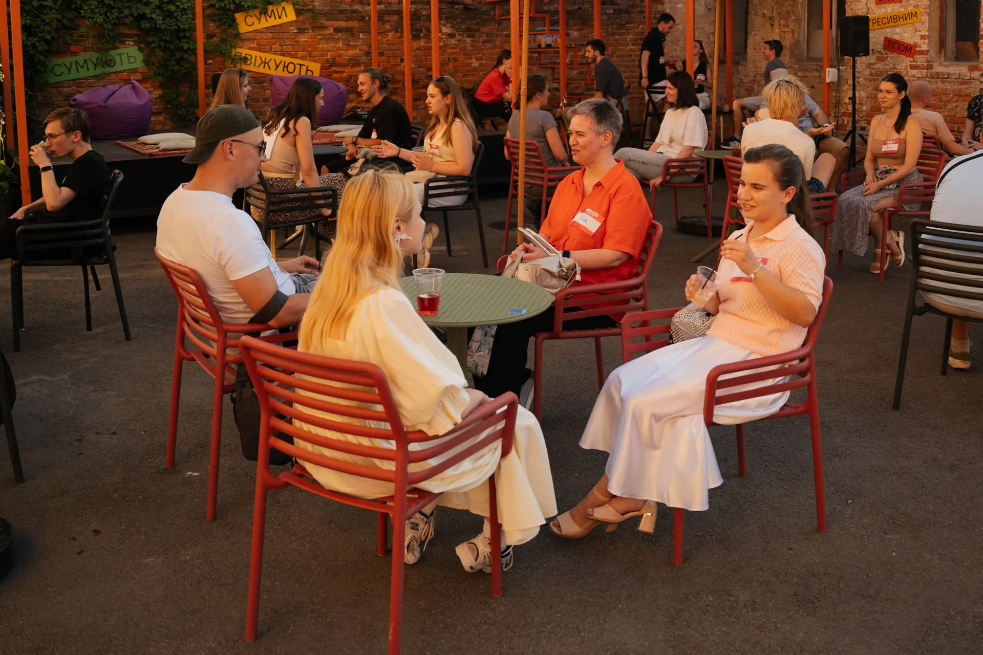 Учасники Клубу на нетворкінгу