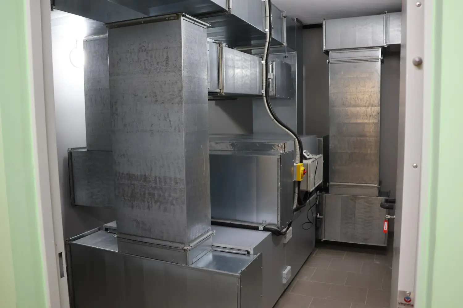 ventylyatsіyna kіmnata v sumsʹkomu ukryttі