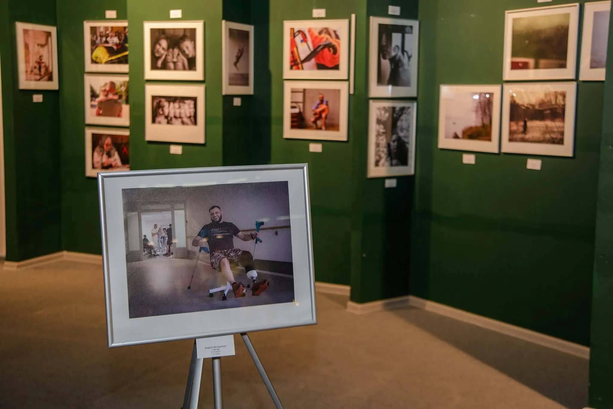 виставка «Місця сили. Люди-опори. Справи відновлення» в Сумах в торговому центрі