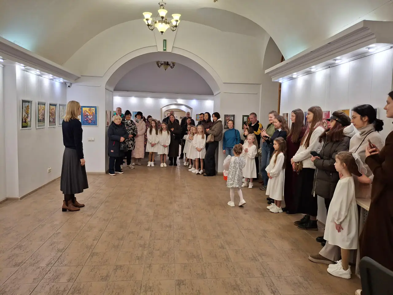 Концерт хору Лелі на виставці Анни Черненко