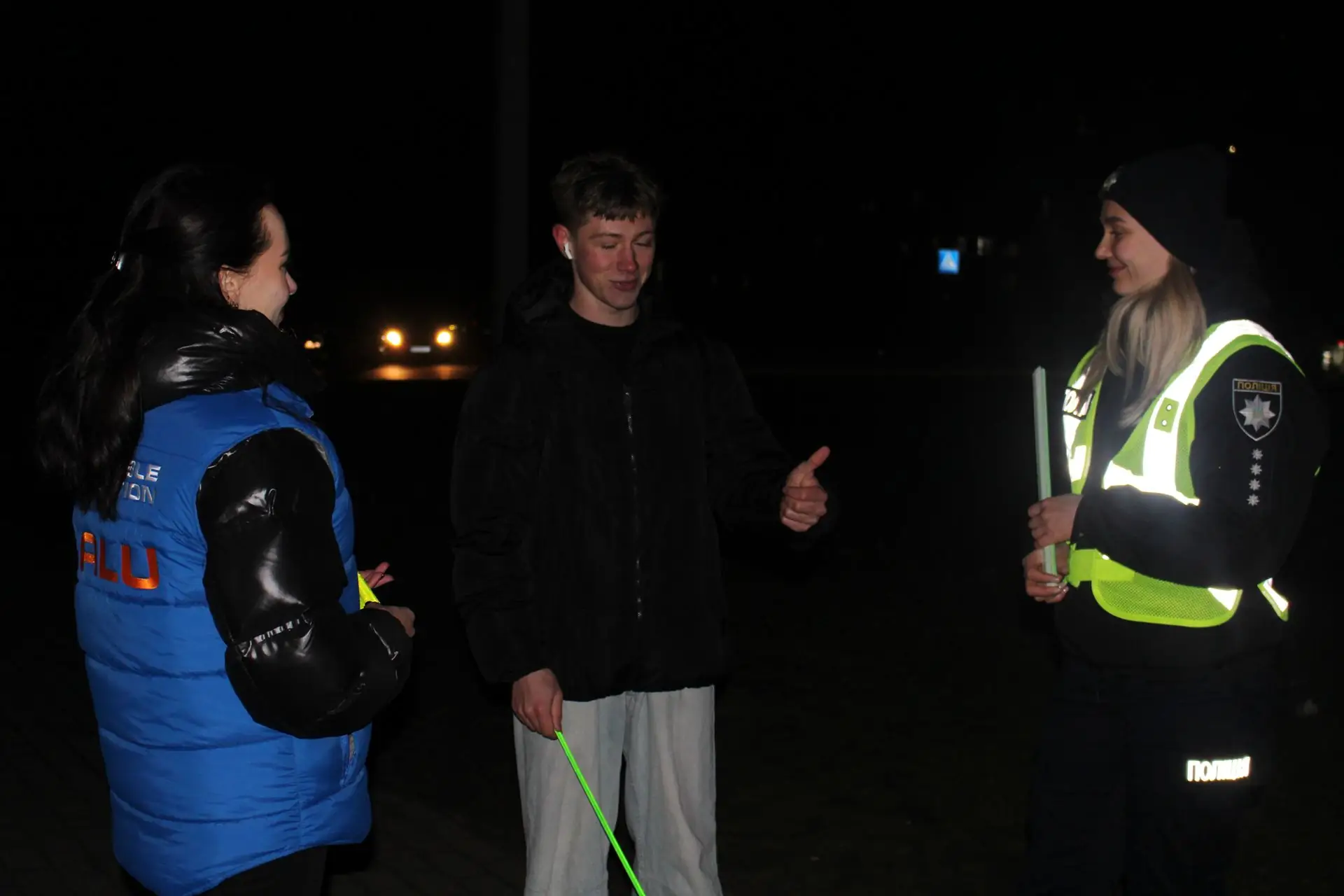 Волонтери Балу й поліція роздають флікери в Сумах