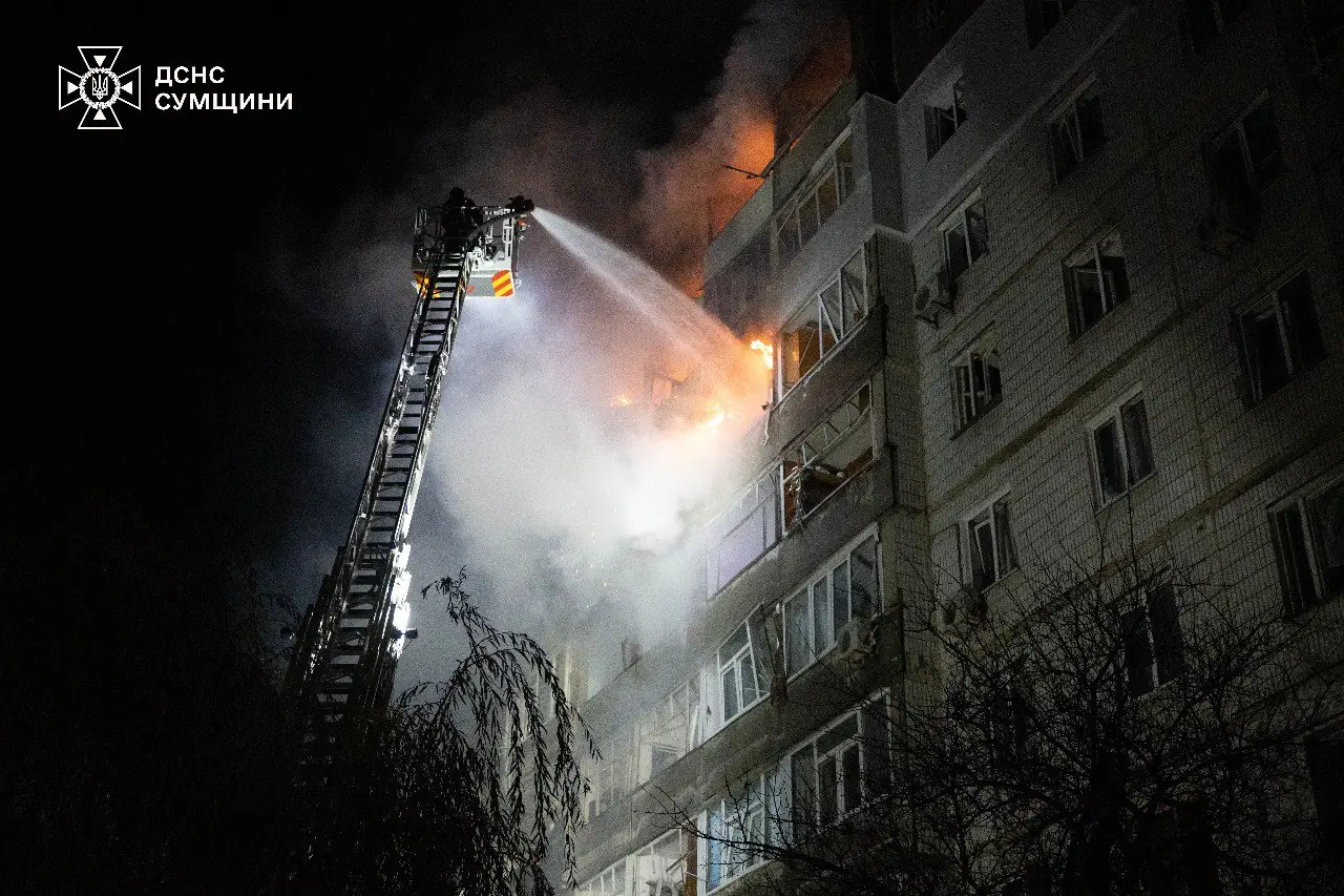Пожежа в Сумах внаслідок ворожого обстрілу
