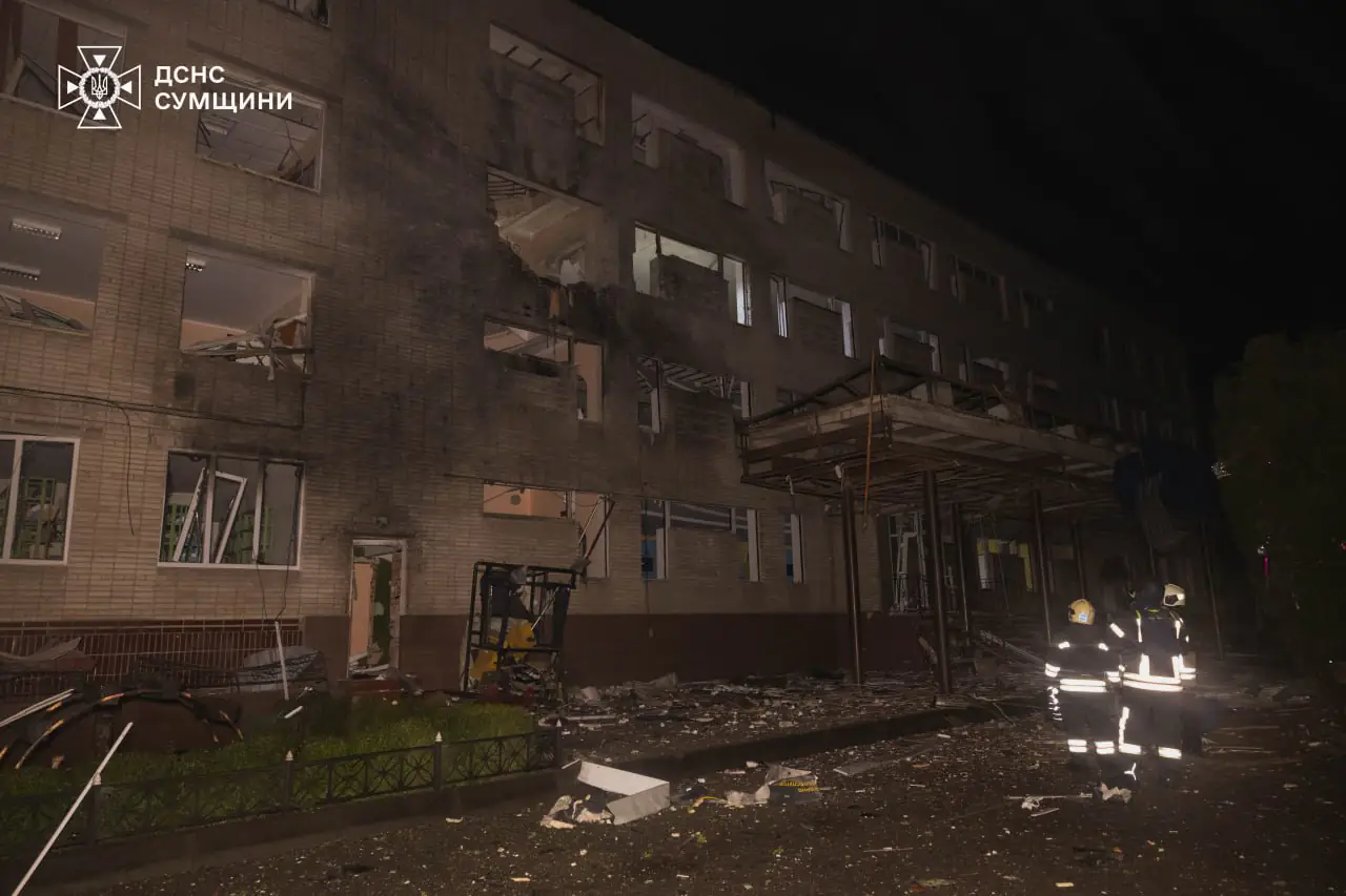 Вибиті вікна в будинку внаслідок атаки