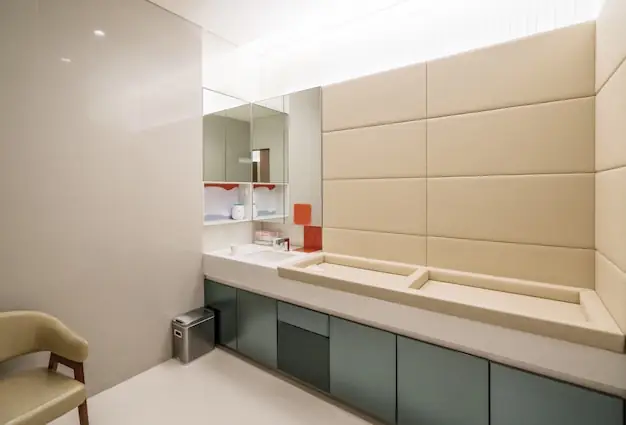 Кімната матері та дитини, де можна змінити підгузок.