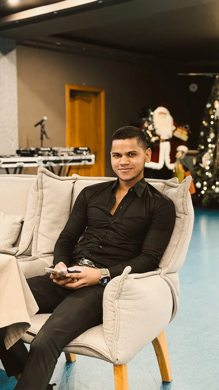 Муджахід Кхан