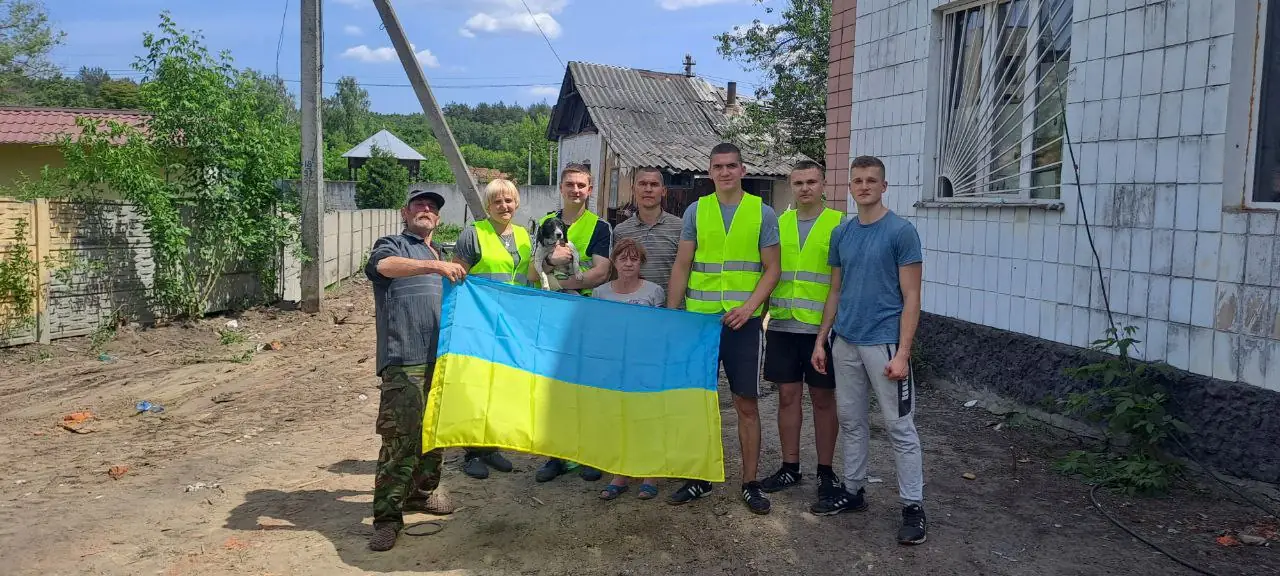 Добробат на Сумщині з прапором і мешканцями