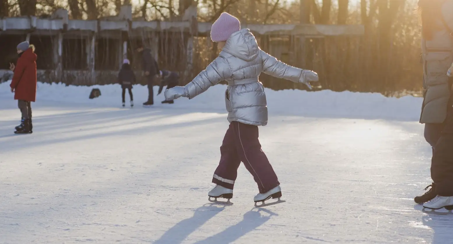 Дитина на ковзанці в Сумах