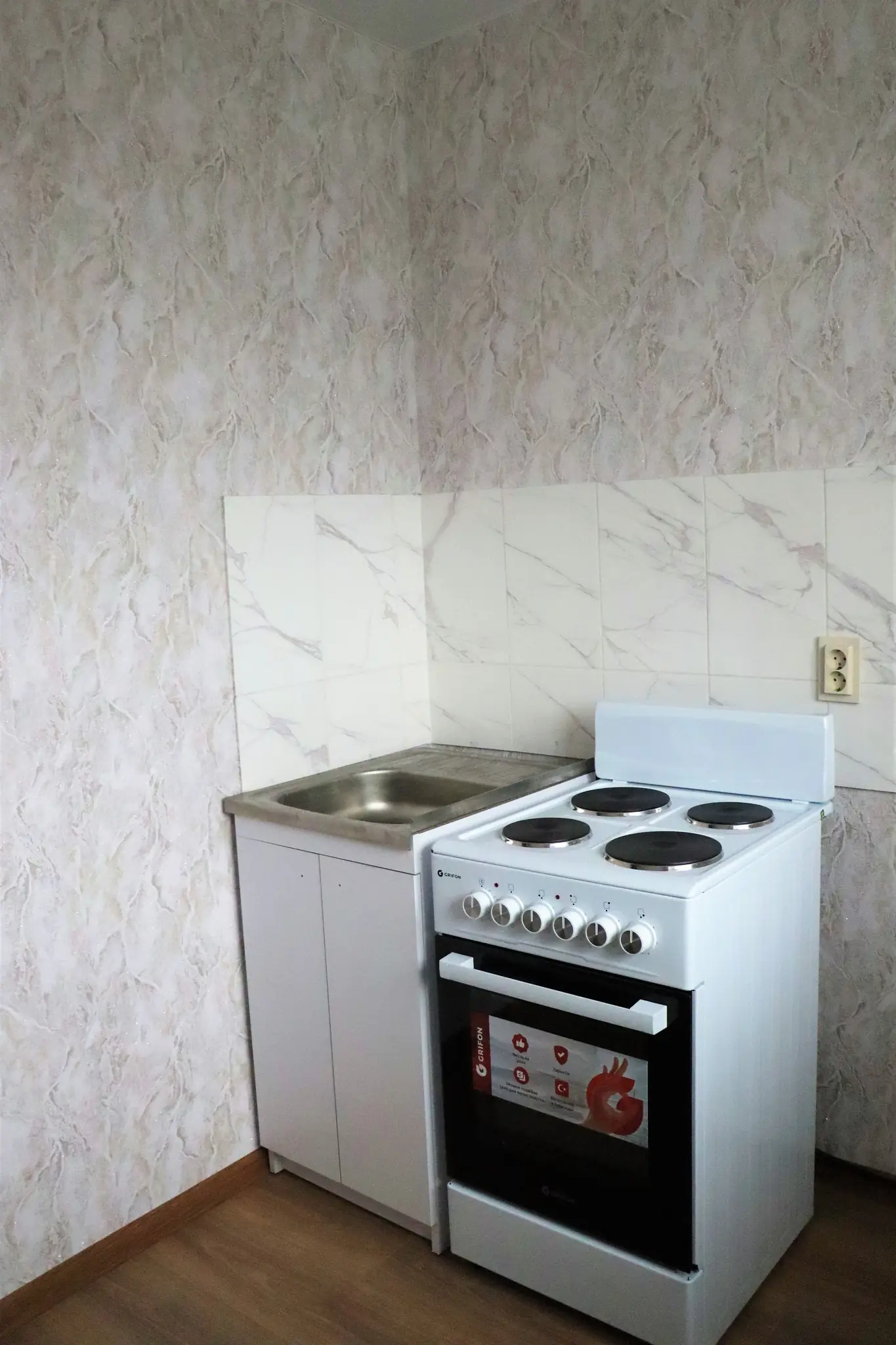 Кухня у будинку в Тростянці після відновлення 