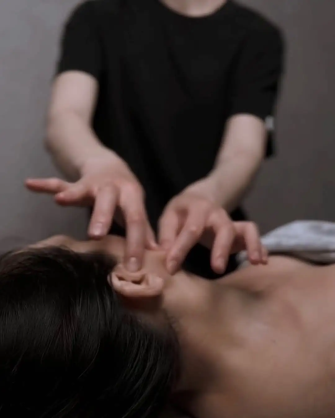 Масаж обличчя у студії Марини Сніжко, що працює в Сумах