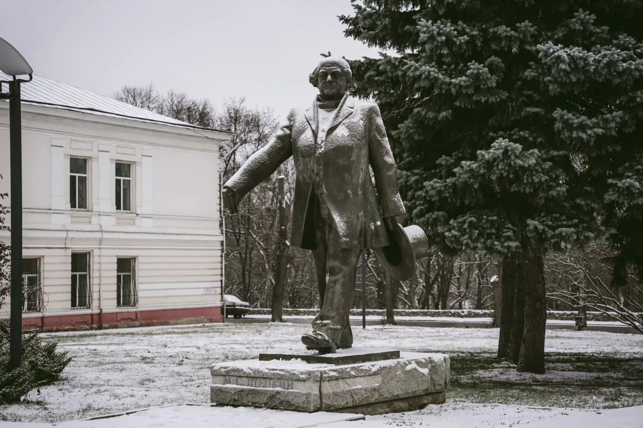 пам'ятник Щепкіну в Сумах