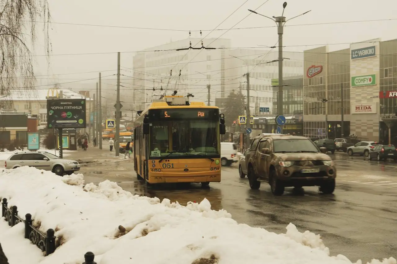 Рух тролейбусу в середмісті Сум
