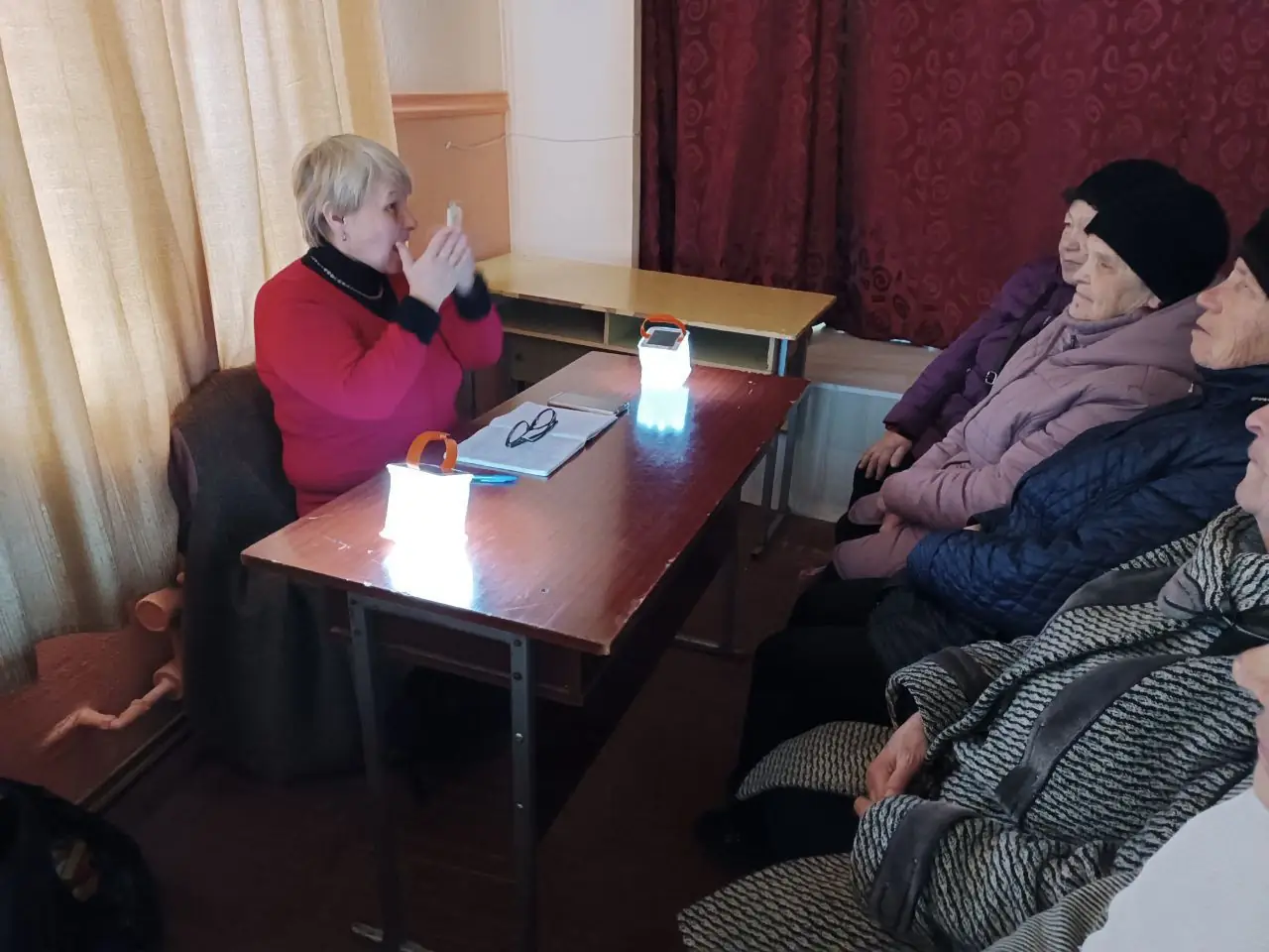 Українське товариство глухих у Сумах розповідає новини під час блекауту