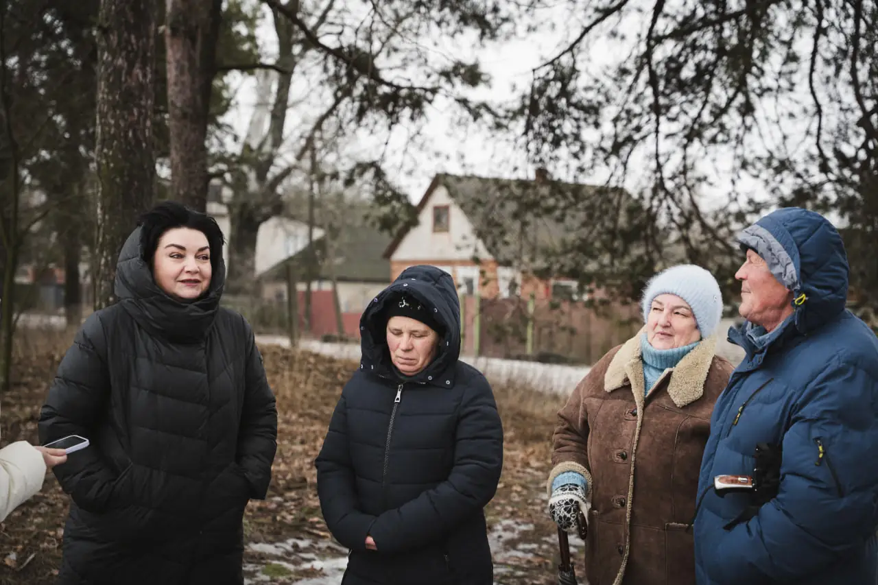 Мешканці села Новоселиця зібралися на вулиці села