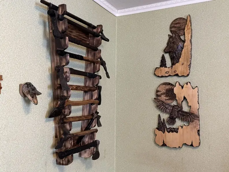 Дерев'яні вироби й колекція зброї  майстра лісу із Сумщини