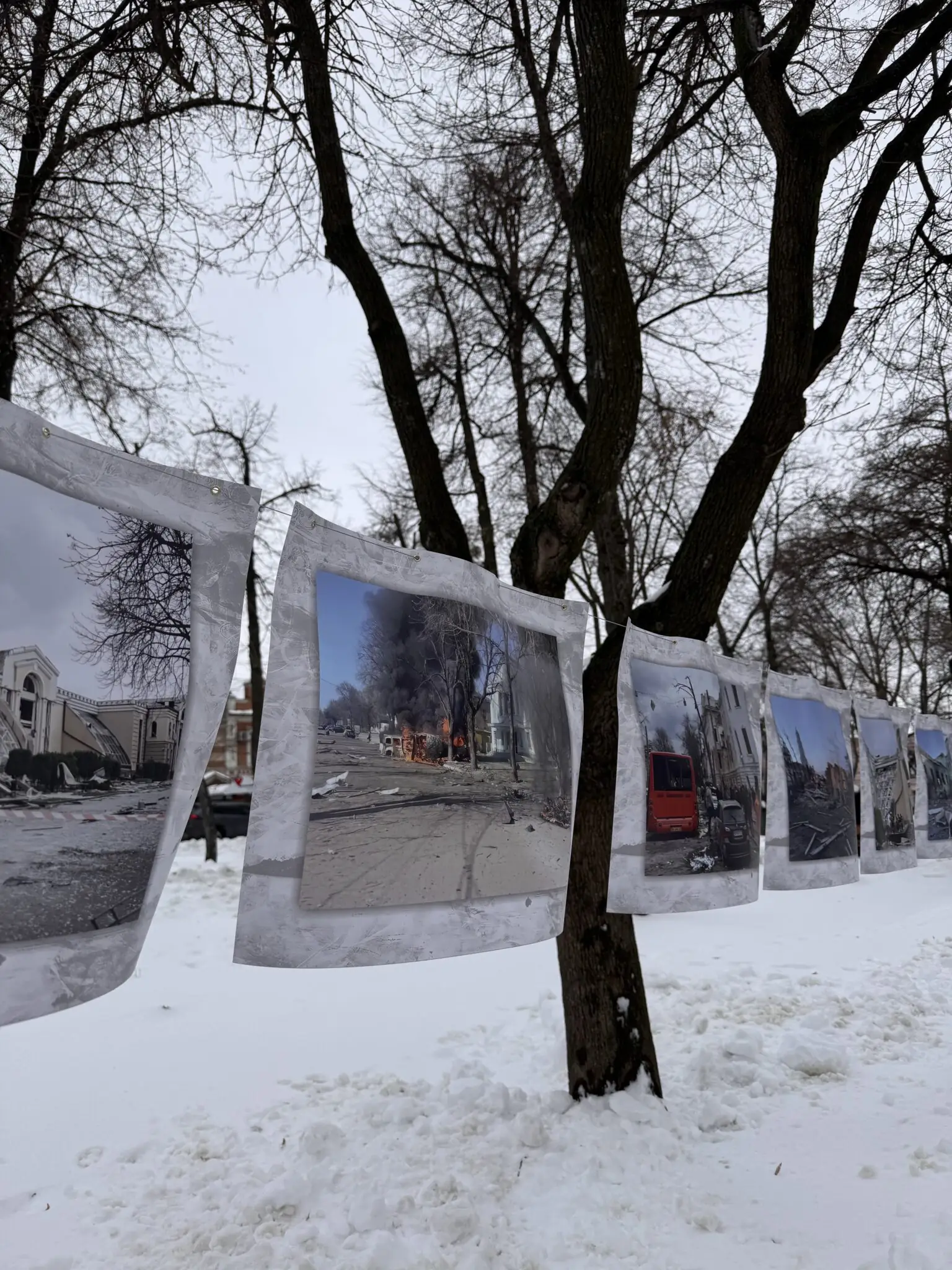 fotovystavka pro viynu v sumakh Фотовиставка про війну в Сумах