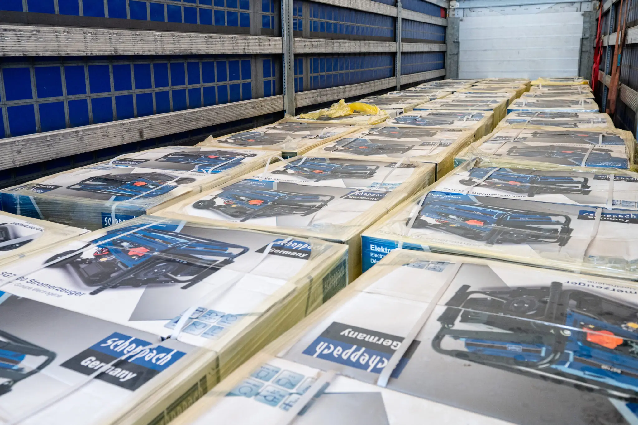 генератори в коробках