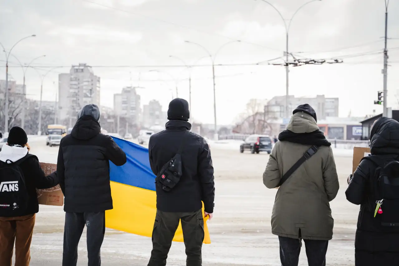 khvylyna movchannia Sumy 1 У Сумах проводять акцію хвилини мовчання у пам'ять про загиблих військових і цивільних