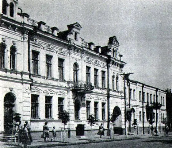 Аттики та балкони на маєтку.