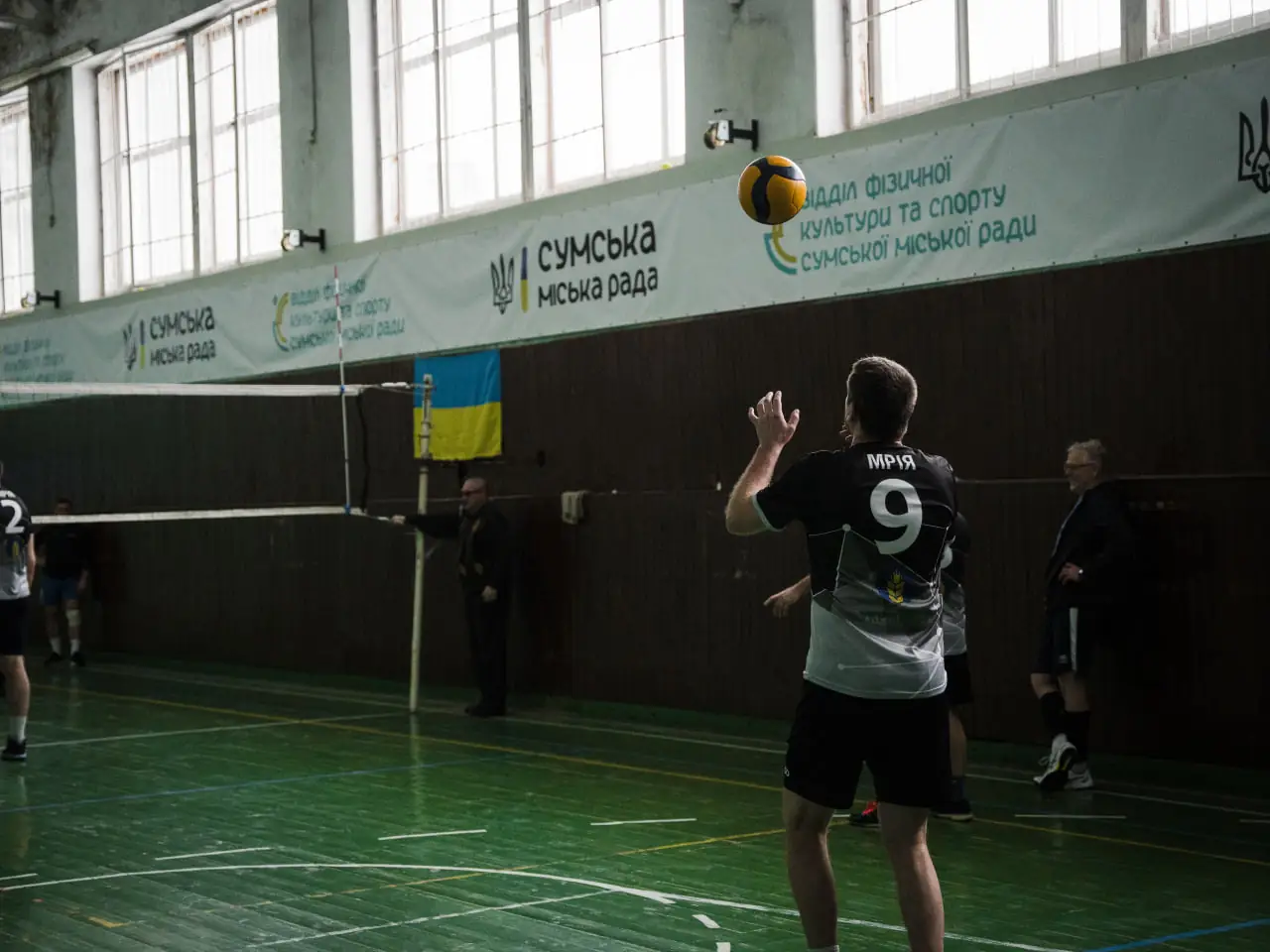 мрія відбиває подачу