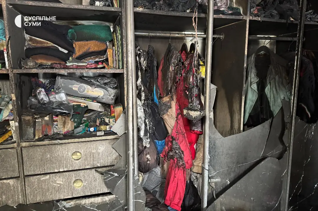 Наслідки атаки на квартиру в Сумах 
