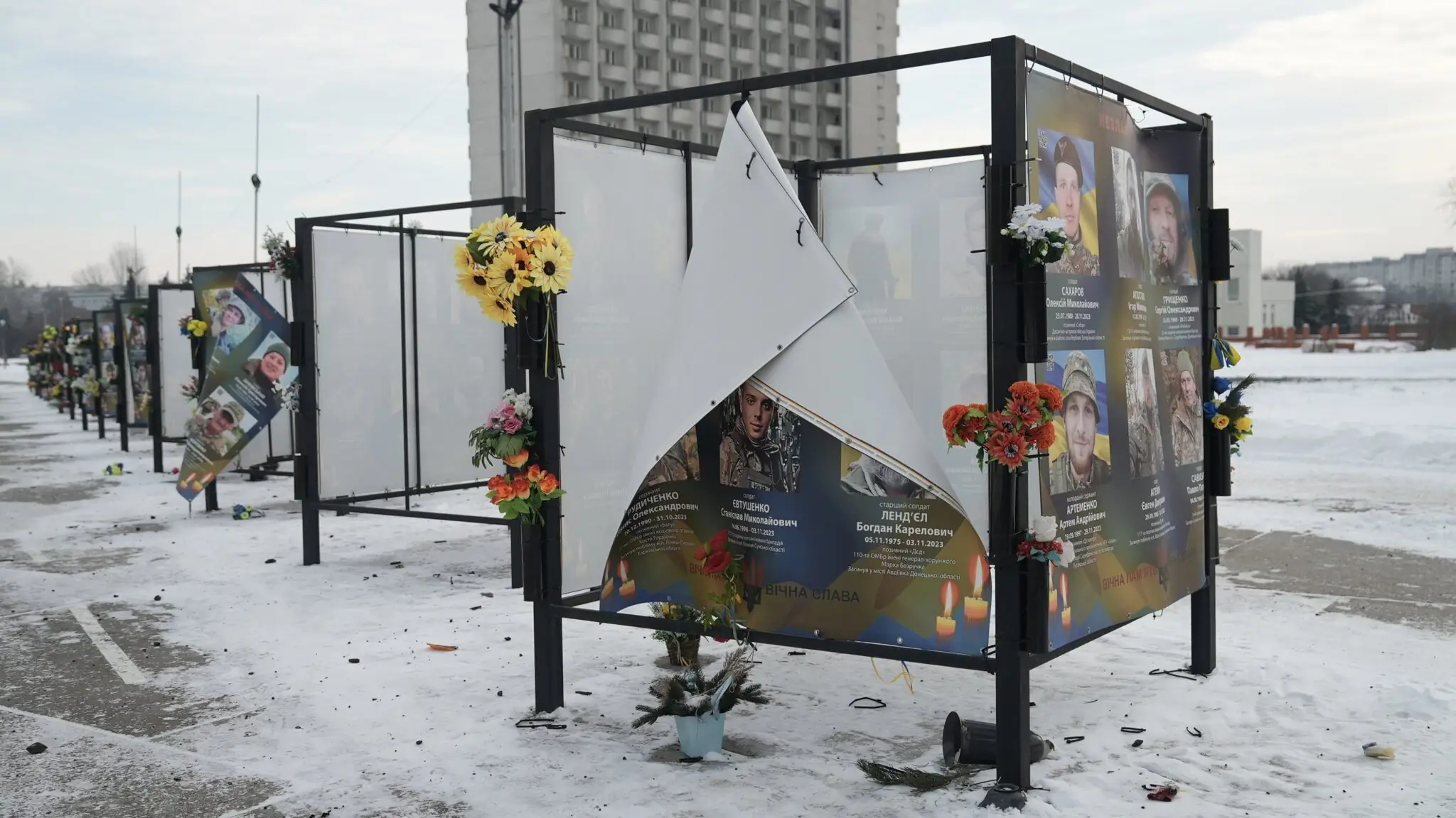 Пошкоджена Алея пам'яті в Сумах