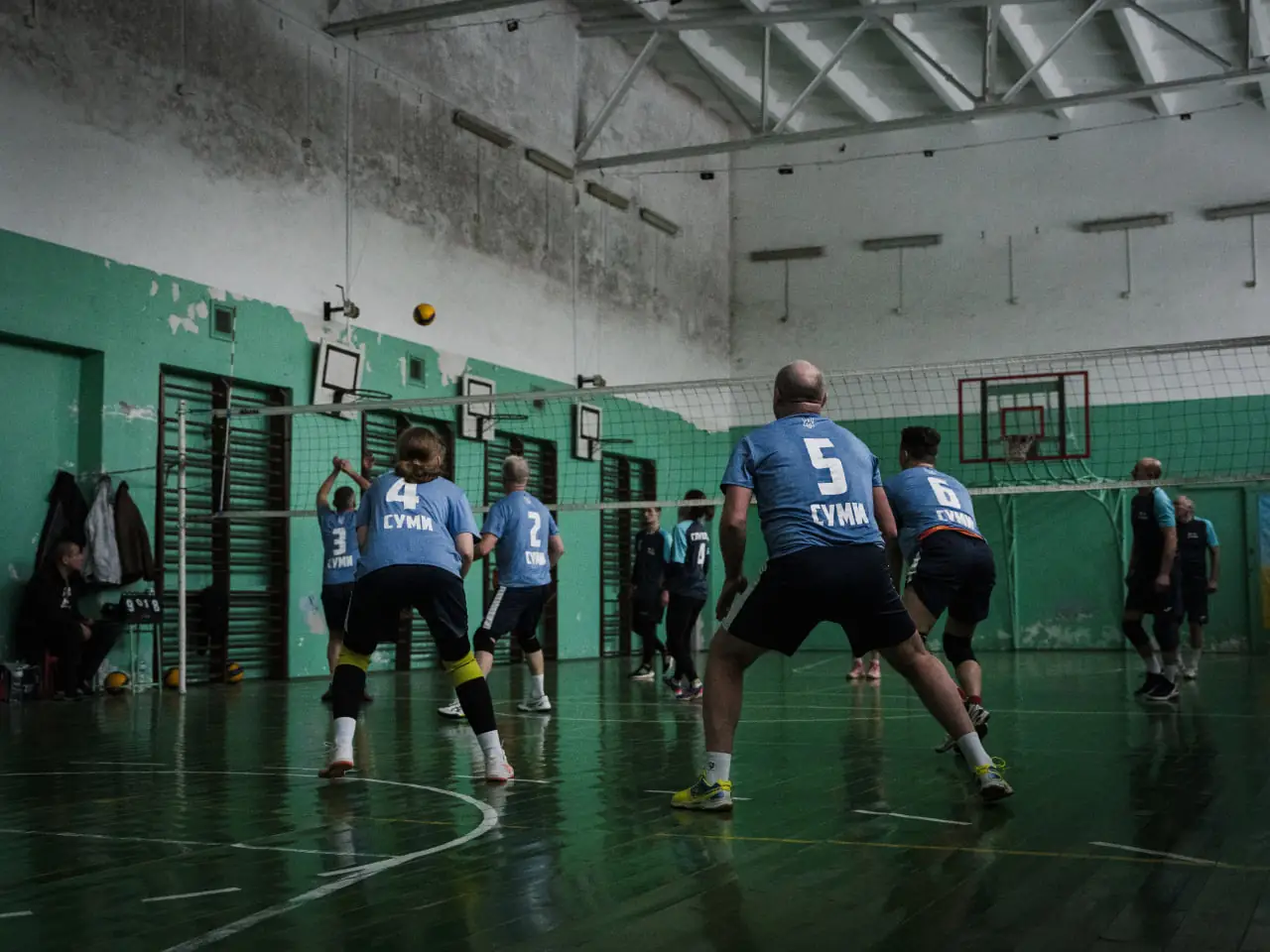 грає команда Час+