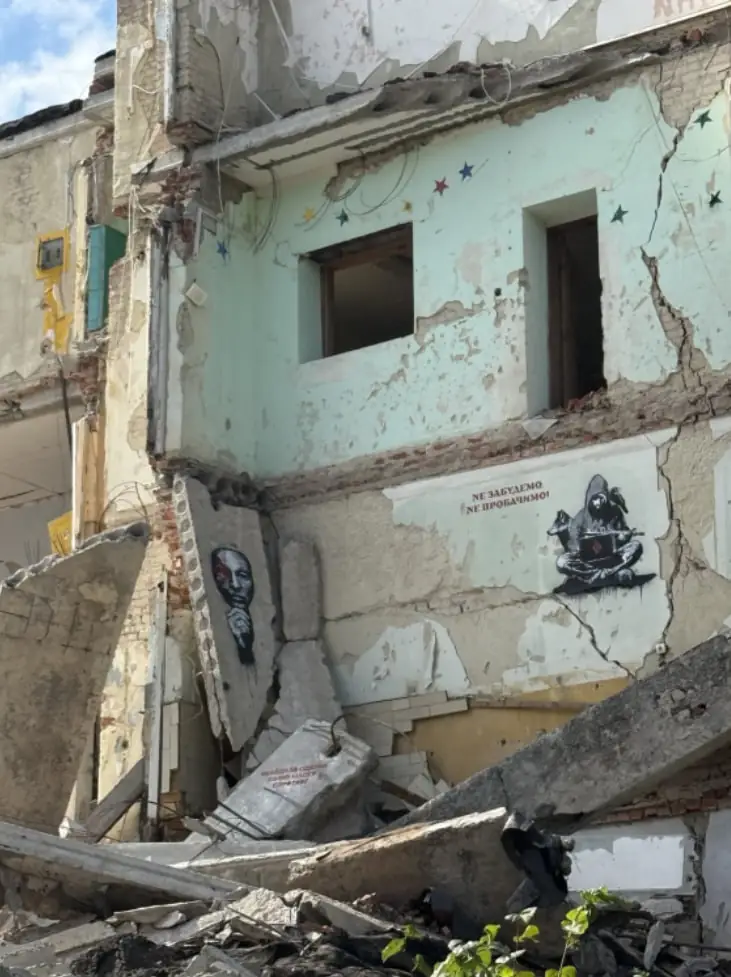 richnytsia povnomasshtabnoi viiny v sumakh 3 Мурал у Сумах від Руху опору та Центру національного спротиву