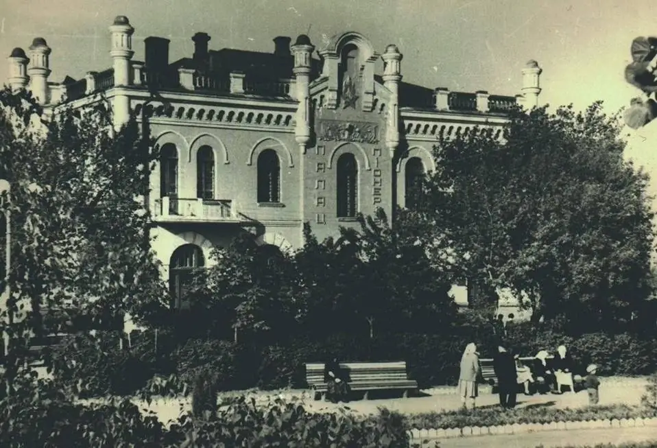 stare foto komertsiynogo banku v sumakh Старе фото Комерційного банку в Сумах