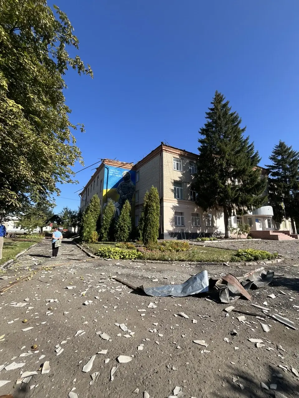 symvoly stiikosti Sum 2 Патріотичний мурал у Сумах у день російської атаки