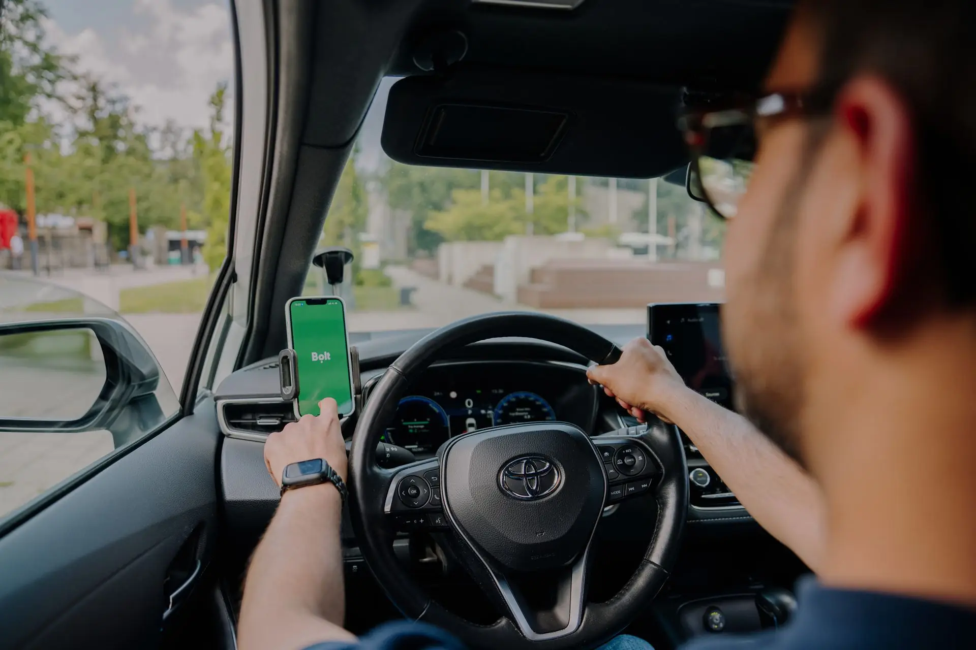 Таксист сервісу Болт