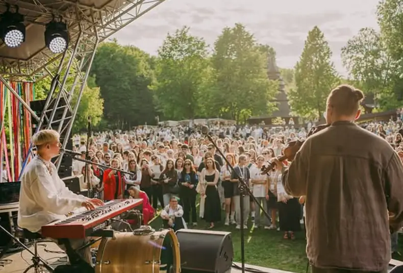 Гурт «Назва» виступає на фестивалі.