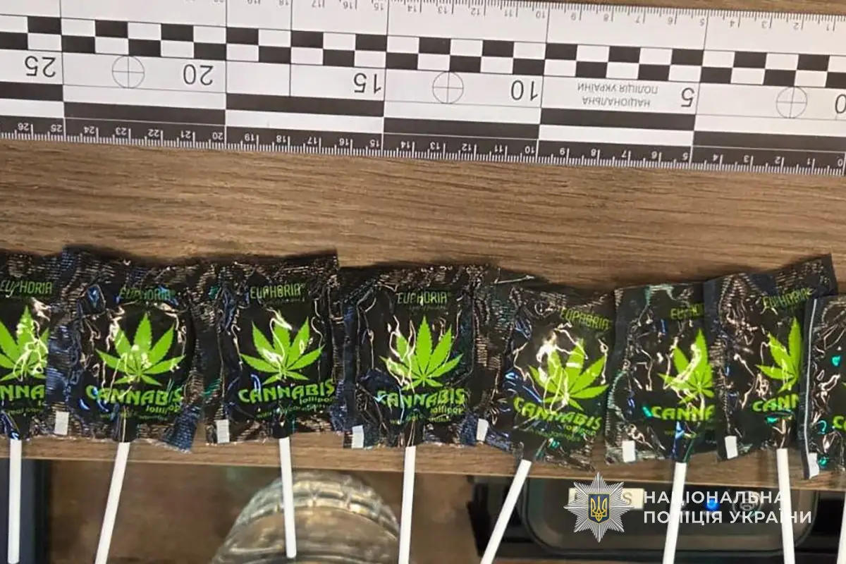 товари в магазині з наркотиками в Сумах